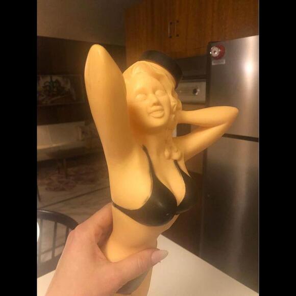 1957 Jayne Mansfield water bottle pin up girl beauty queen 22” in great shape - Picture 8 of 10